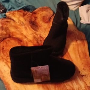 Women's size 8 bearpaw booties style Alyssa